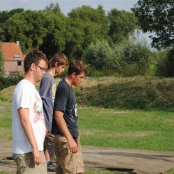 Uitladen Materiaal  10 - Scouts en Gidsen Zaventem 